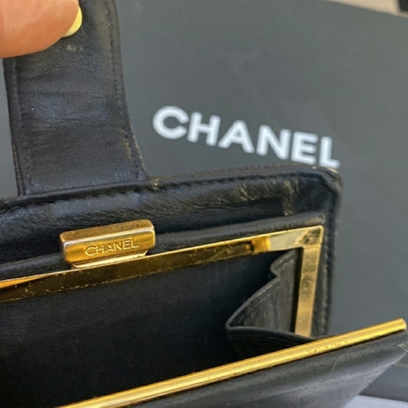 CHANEL VINTAGE BIFOLD CAVIAR BLACK LEATHER WALLET+CHANGE PURSE W/ GOLD HARDWARE - Picture 9 of 16